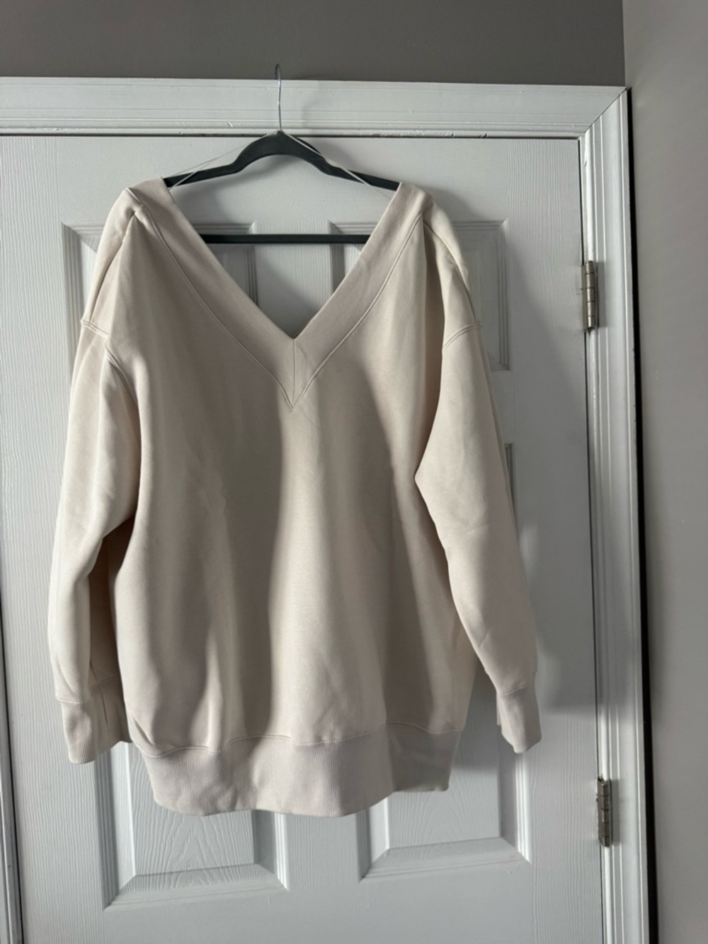 Nike Women's V-Neck Oversized Top in Cream - Picture 4 of 9